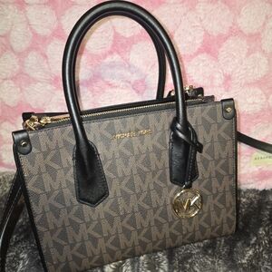 Euc Michael Kors Mercer medium logo and leather accordion crossbody bag